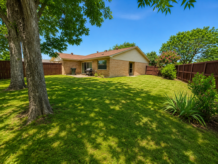 3401 Livingston Ln - Photo 5 of 50