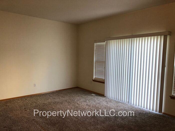 672 Ne Anderson Rd - Photo 5 of 15