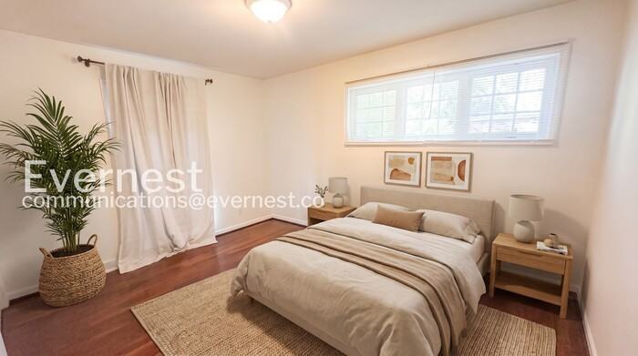 4829 Clairmont Ave S - Photo 5 of 26