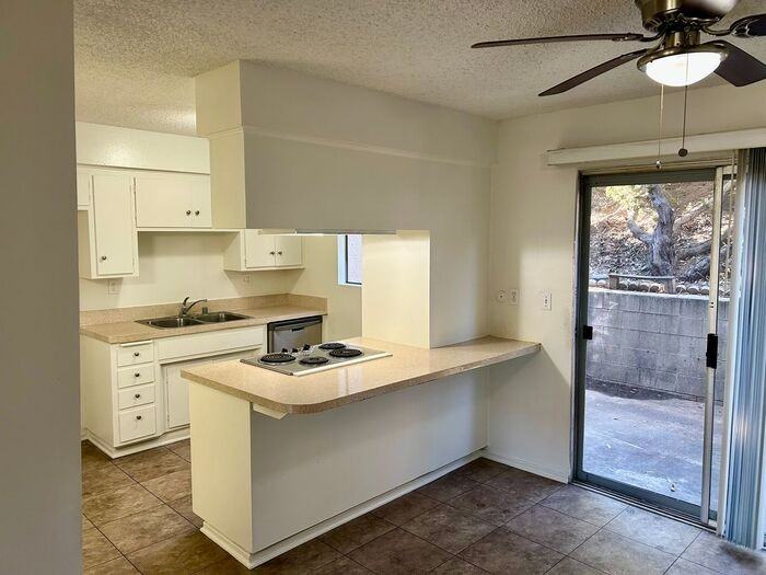 2437 Daphne Pl #C - Photo 4 of 30