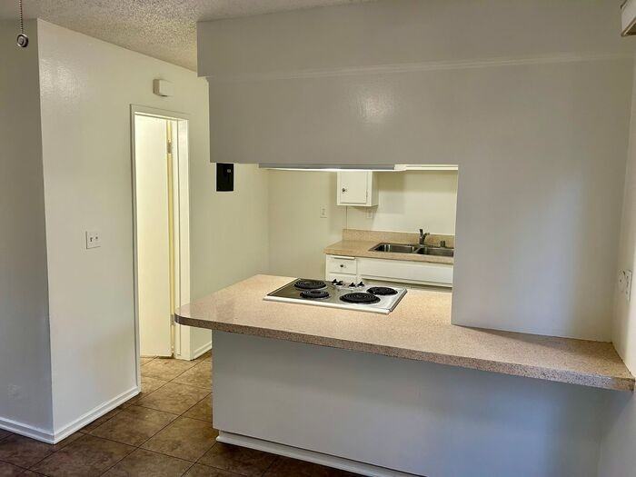 2437 Daphne Pl #C - Photo 5 of 30