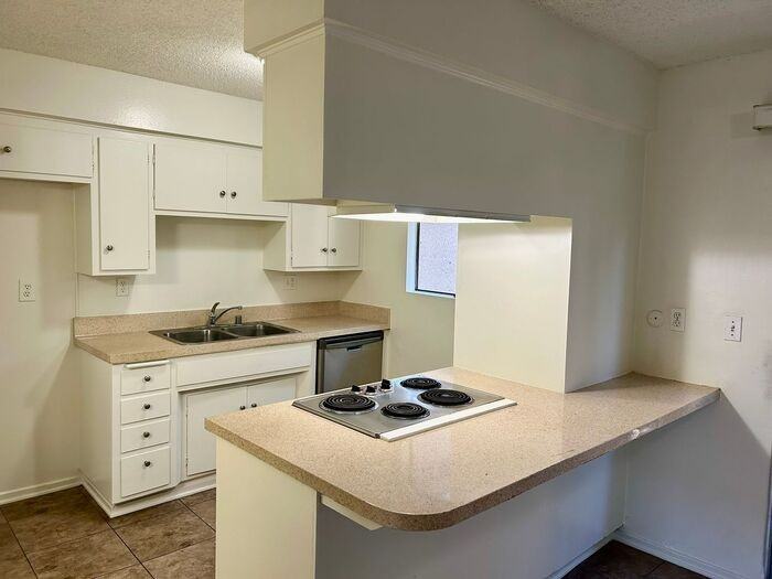 2437 Daphne Pl #C - Photo 7 of 30