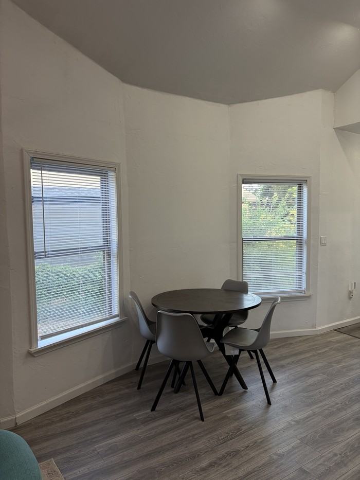 1808 Nw 8th St - Photo 6 of 23
