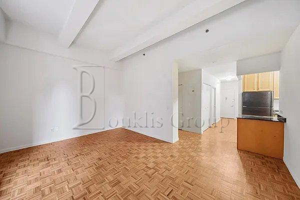85 John St #4B - Photo 5 of 8