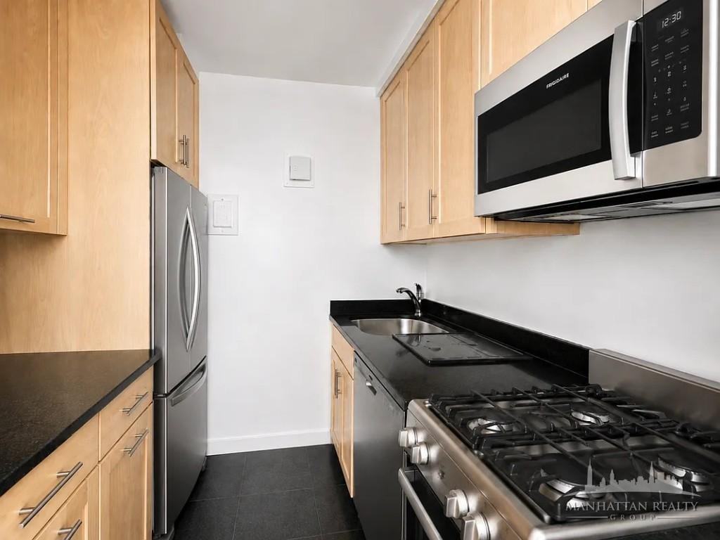 4th Ave #PHH - Photo 3 of 6