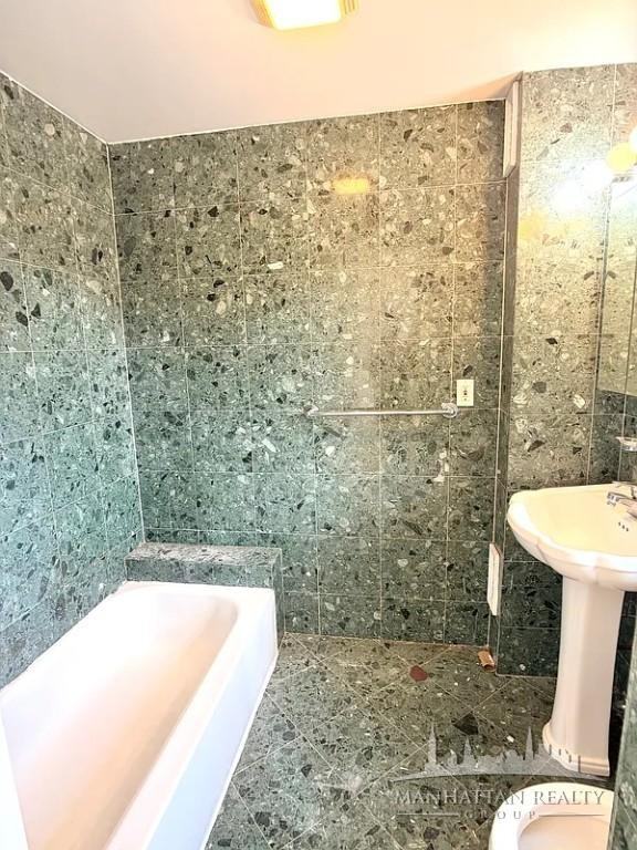 W 79th St #7B - Photo 4 of 6