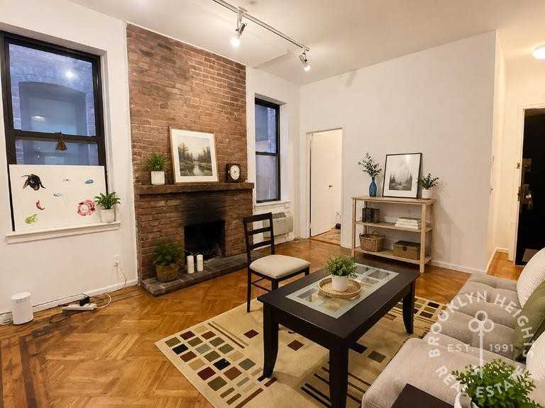 211 Clinton St #2D - Photo 3 of 7