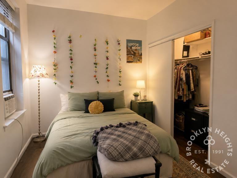 211 Clinton St #2D - Photo 5 of 7