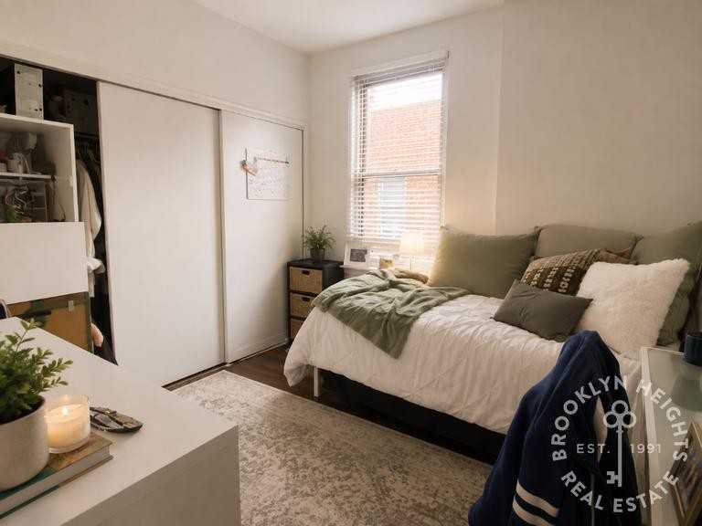 211 Clinton St #2D - Photo 6 of 7