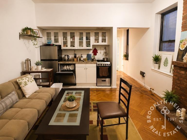 211 Clinton St #2D - Photo 4 of 7