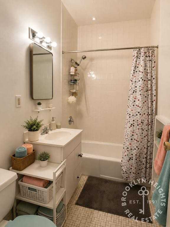 211 Clinton St #2D - Photo 7 of 7
