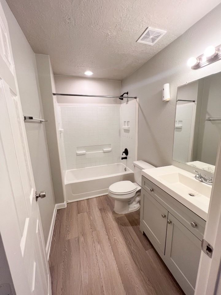 Johnson Apartments - Photo 3 of 9