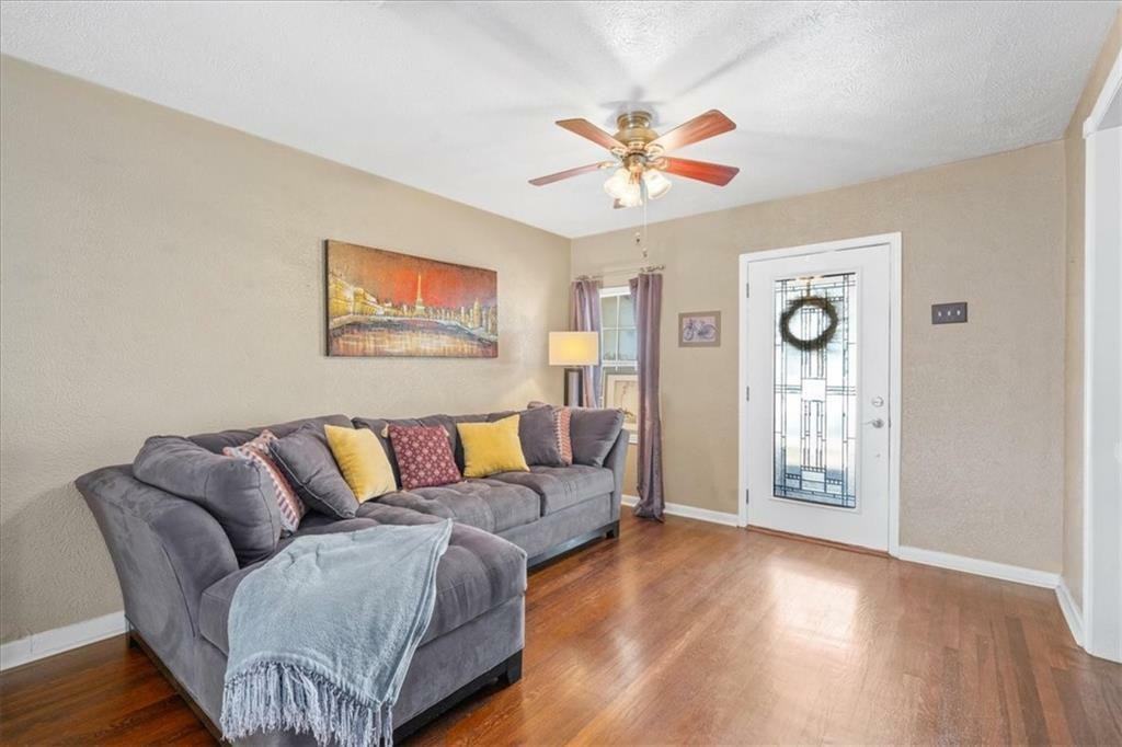 5712 Avenue D - Photo 4 of 35
