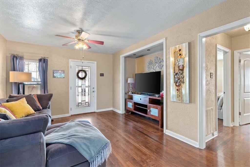 5712 Avenue D - Photo 6 of 35