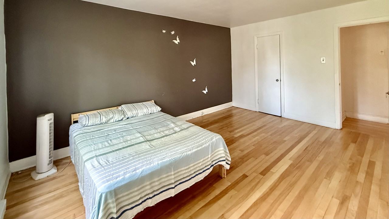 3795 Avenue Saint-Kevin - Photo 2 of 19