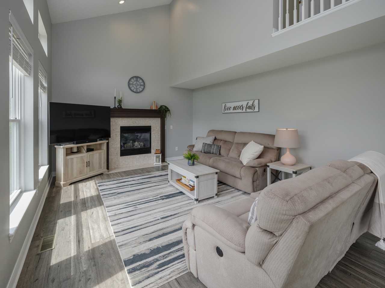 5824 Tradewind Dr - Photo 3 of 33