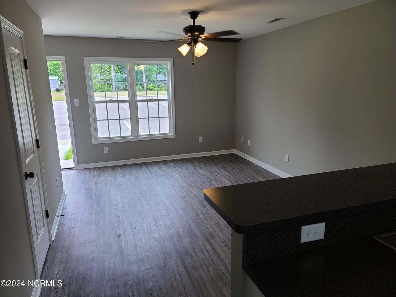 121 Cornerstone Dr - Photo 2 of 7