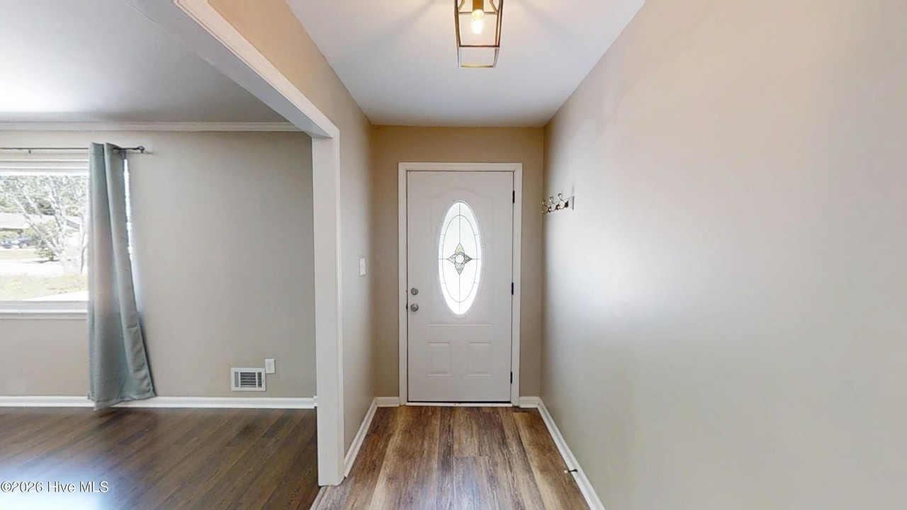 321 Oak Lake Dr - Photo 2 of 27