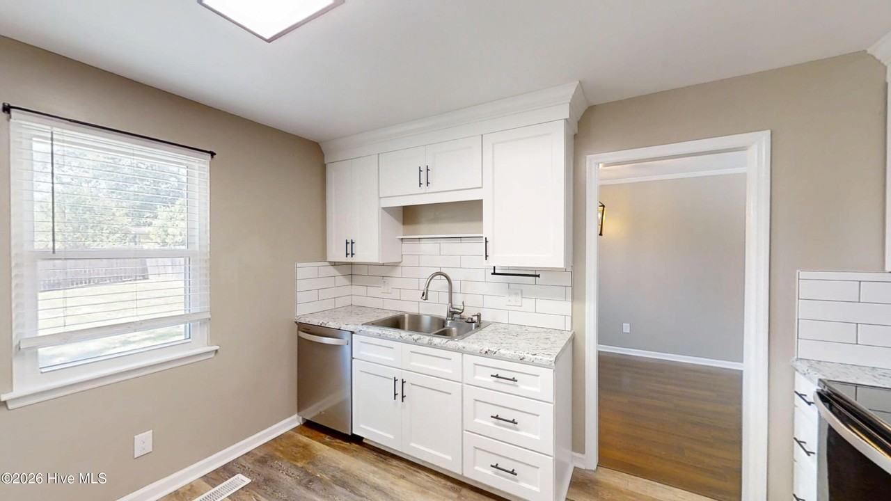321 Oak Lake Dr - Photo 7 of 27