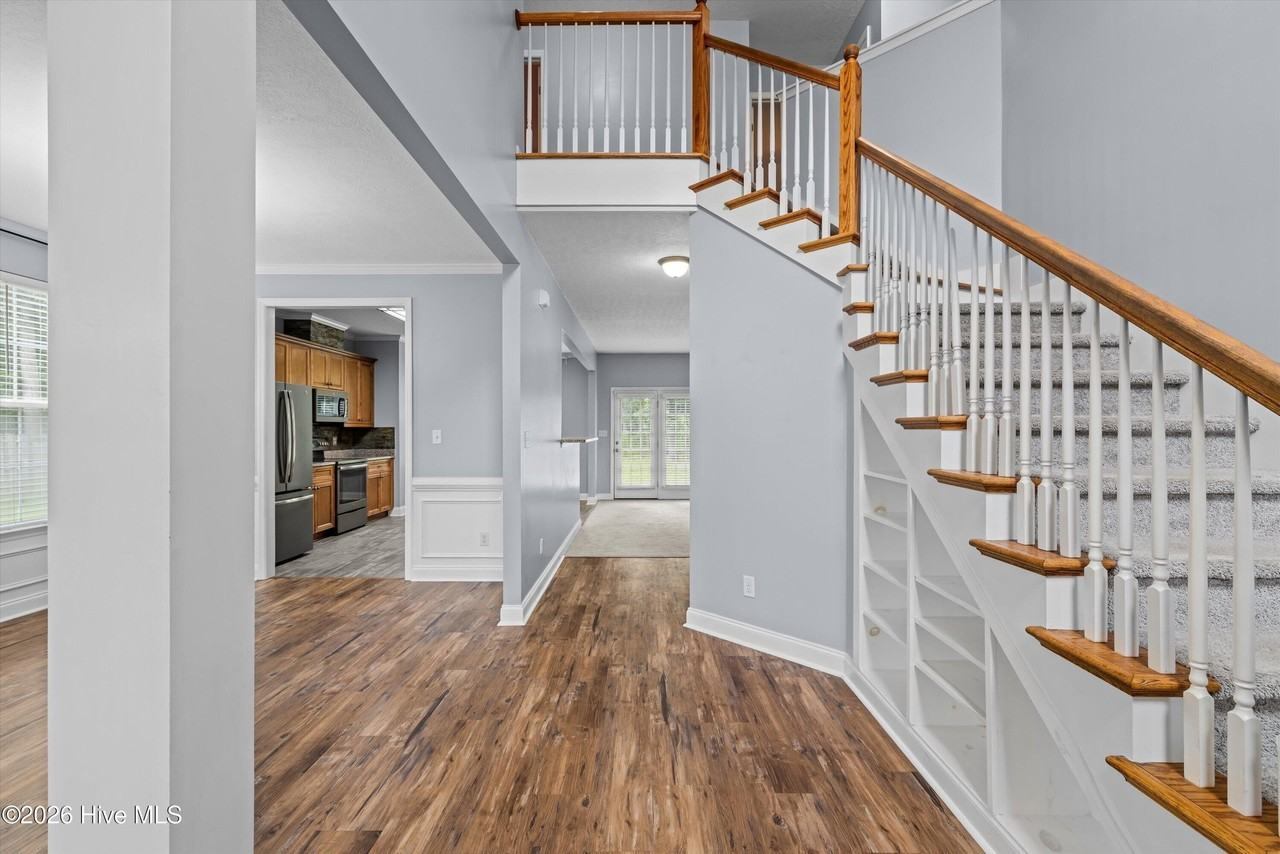 514 Ellington Ct - Photo 3 of 41
