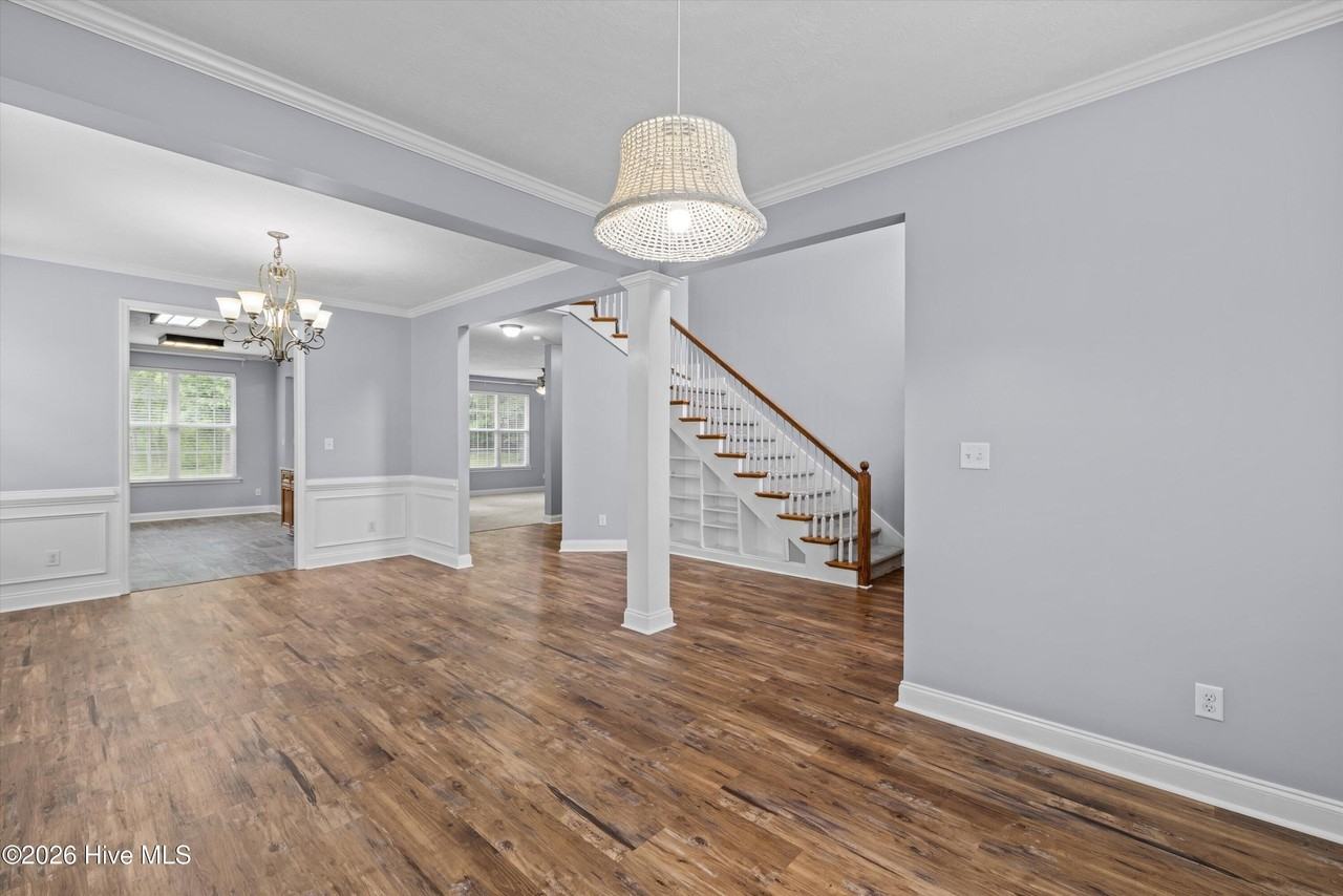 514 Ellington Ct - Photo 5 of 41