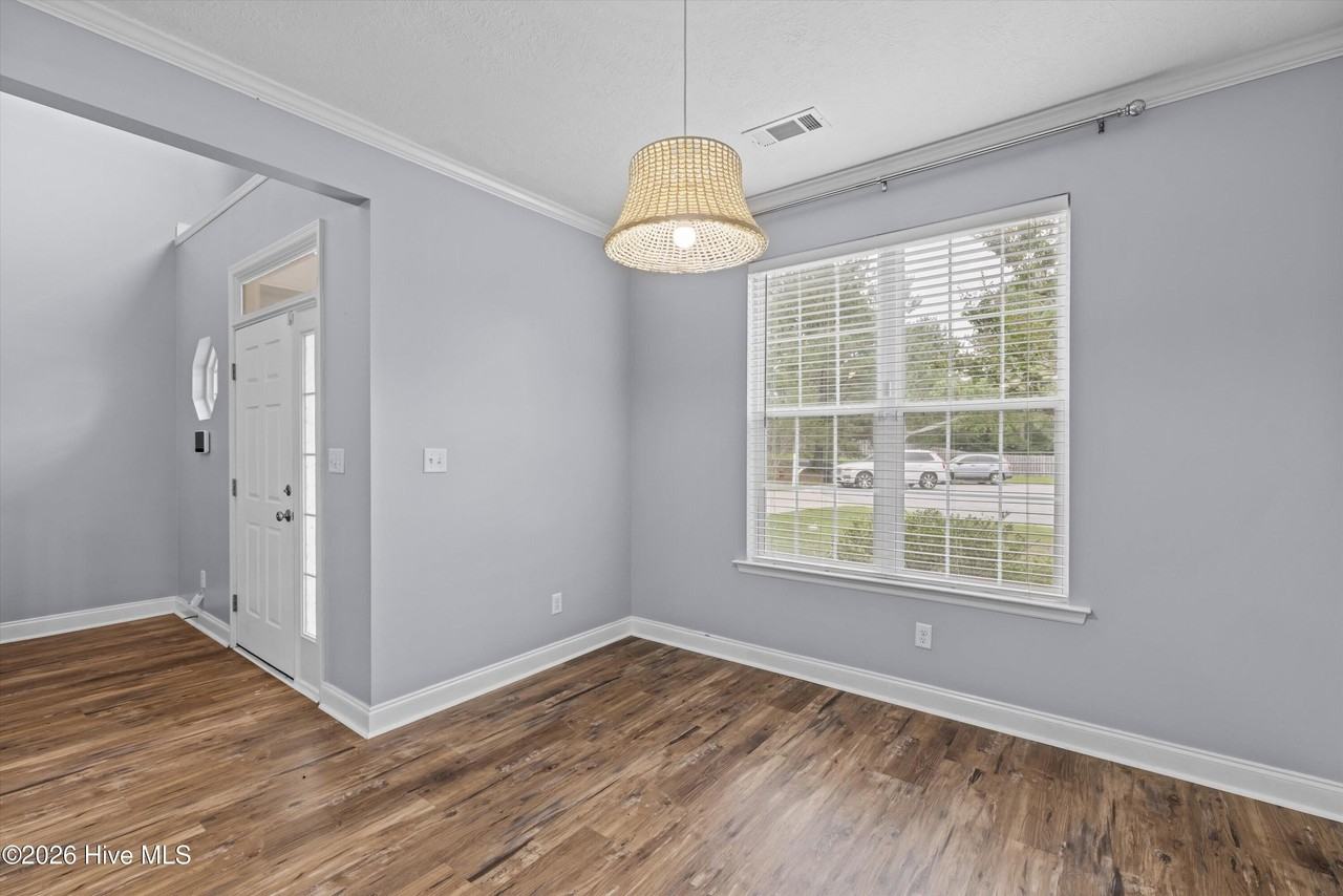 514 Ellington Ct - Photo 6 of 41