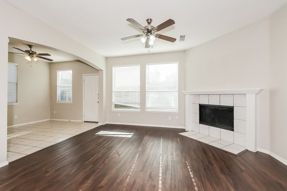 8416 Prairie Rose Ln - Photo 4 of 17