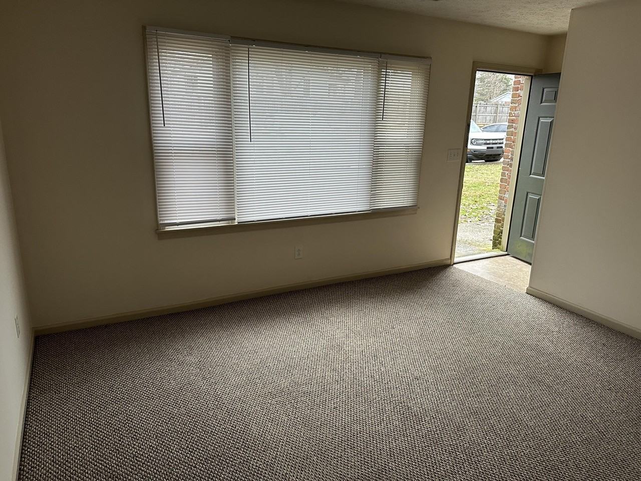 1104 Collins Ln #6 - Photo 4 of 37
