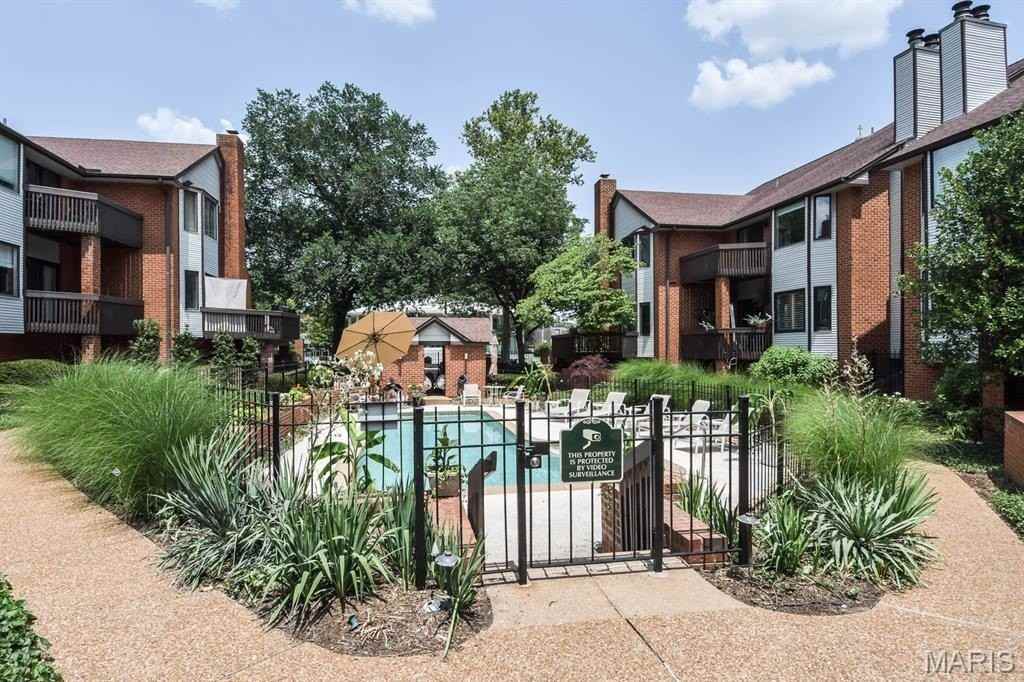 4444 Lindell Blvd #7 - Photo 5 of 46