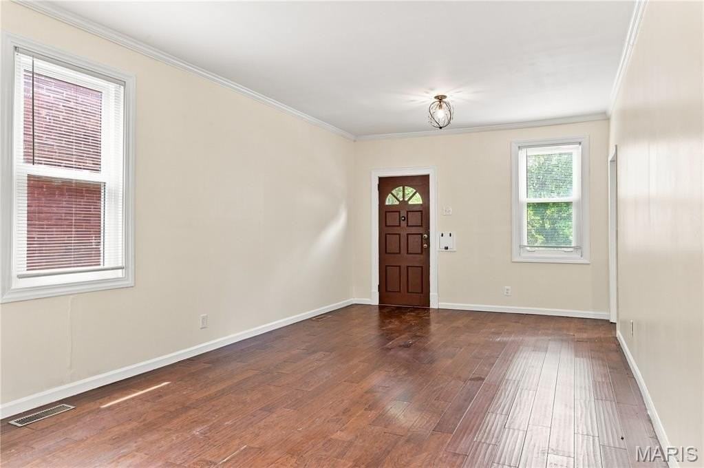 5446 Christy Ave - Photo 4 of 19