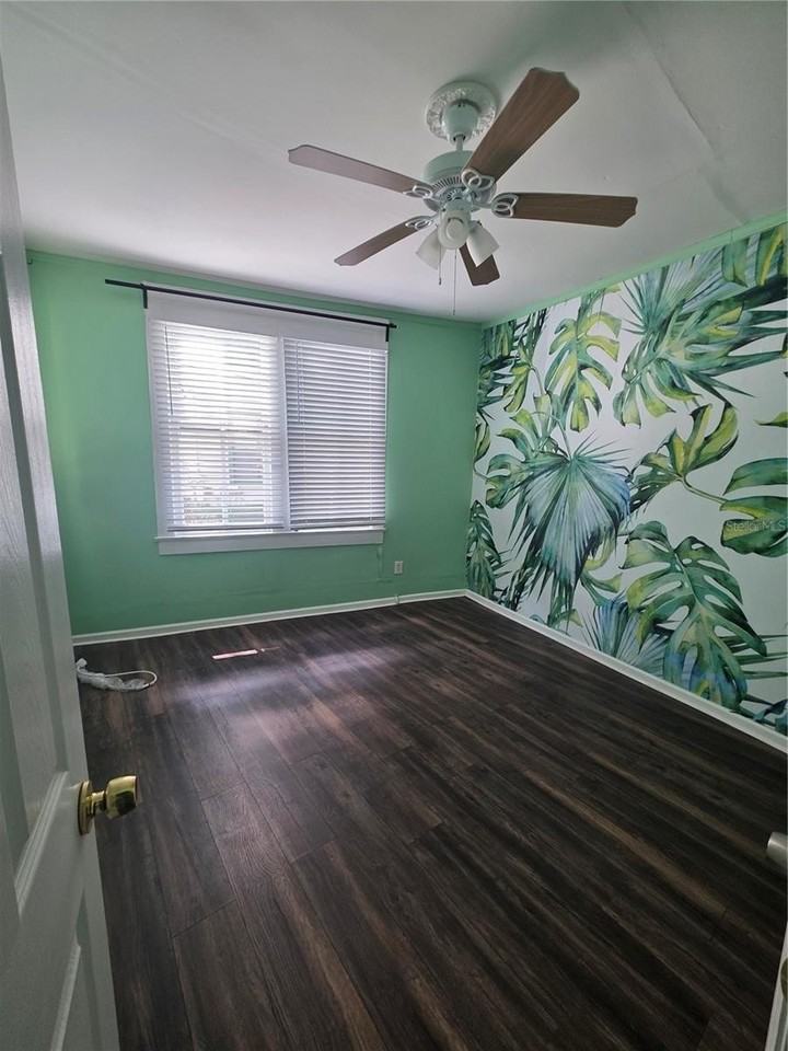 212 W Beach Pl #1 - Photo 5 of 8