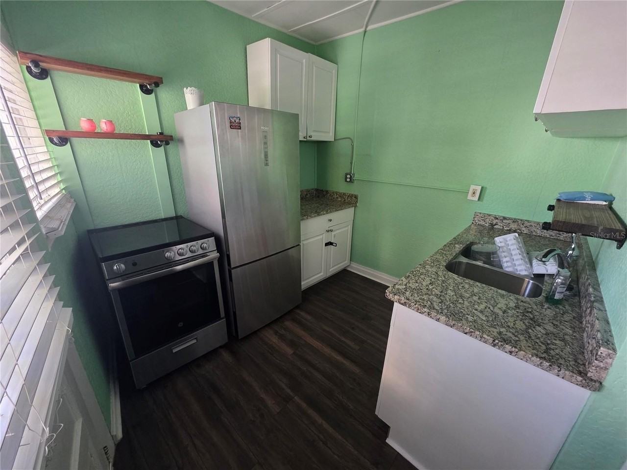 212 W Beach Pl #1 - Photo 6 of 8