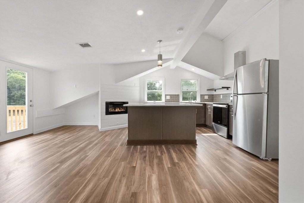 252 Elliott St #2 - Photo 3 of 19