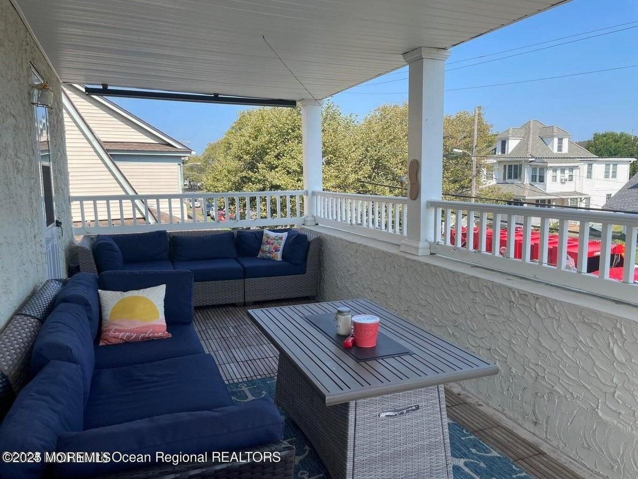 711 Beach Ave #3 - Photo 3 of 14