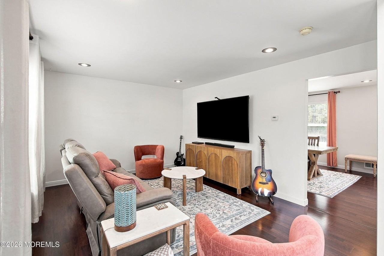 1519 Berkeley Ave - Photo 6 of 50