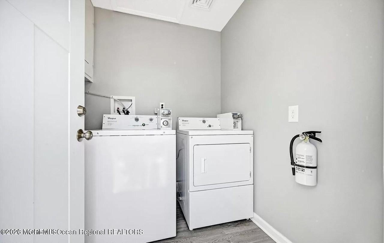 240 Sherman Ave - Photo 6 of 10