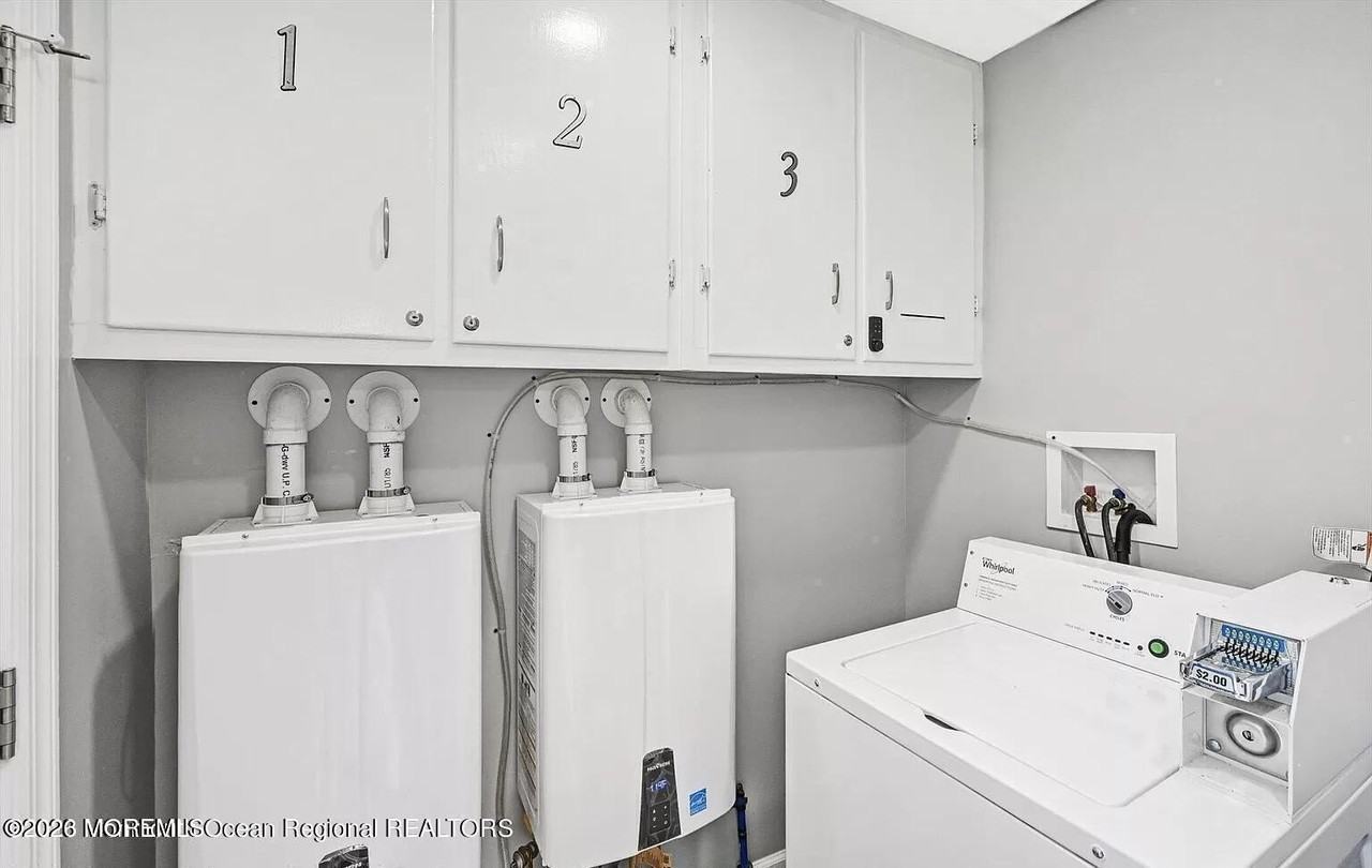 240 Sherman Ave - Photo 7 of 10