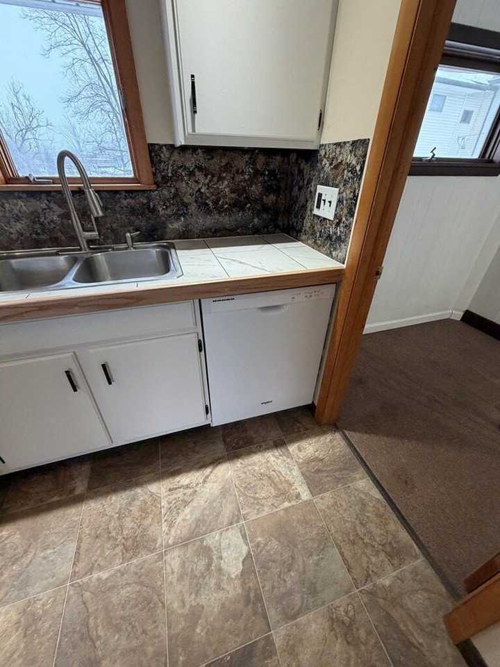 140 S Main St - Photo 5 of 12