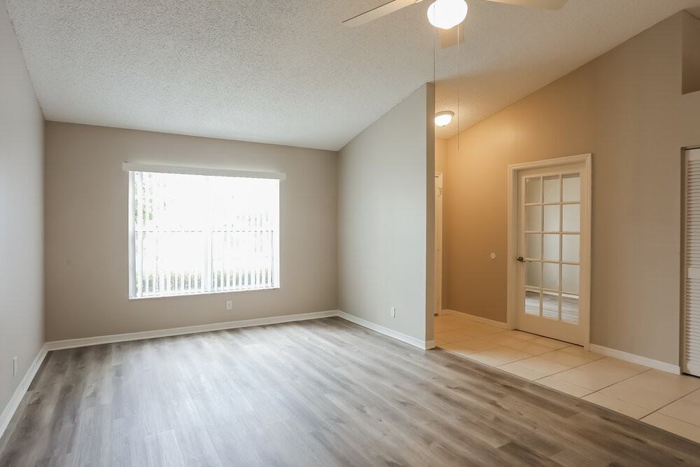 11117 Lakeaire Cir - Photo 3 of 16