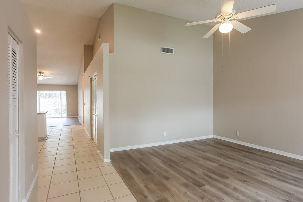 11117 Lakeaire Cir - Photo 4 of 16
