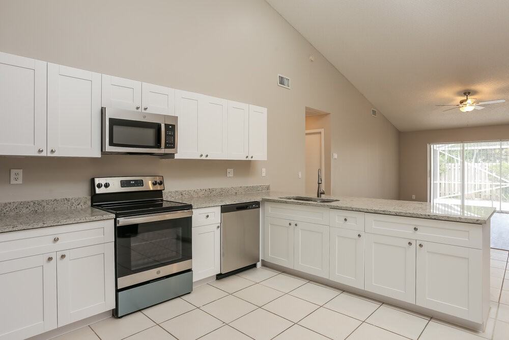 11117 Lakeaire Cir - Photo 6 of 16