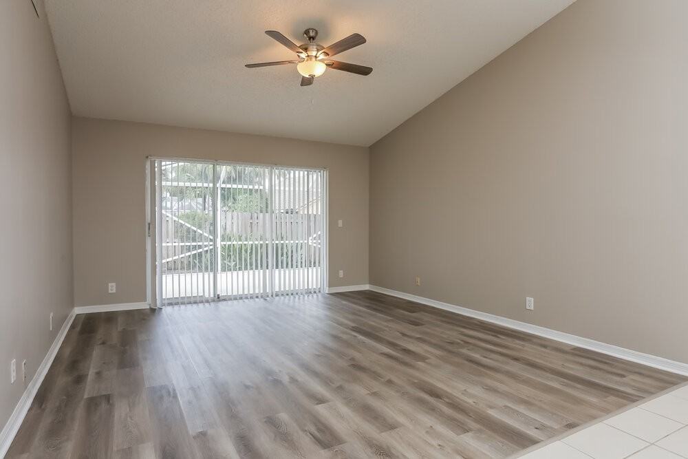11117 Lakeaire Cir - Photo 7 of 16