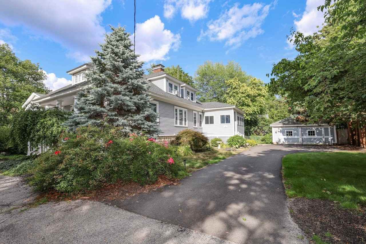 749 Maple St - Photo 2 of 34