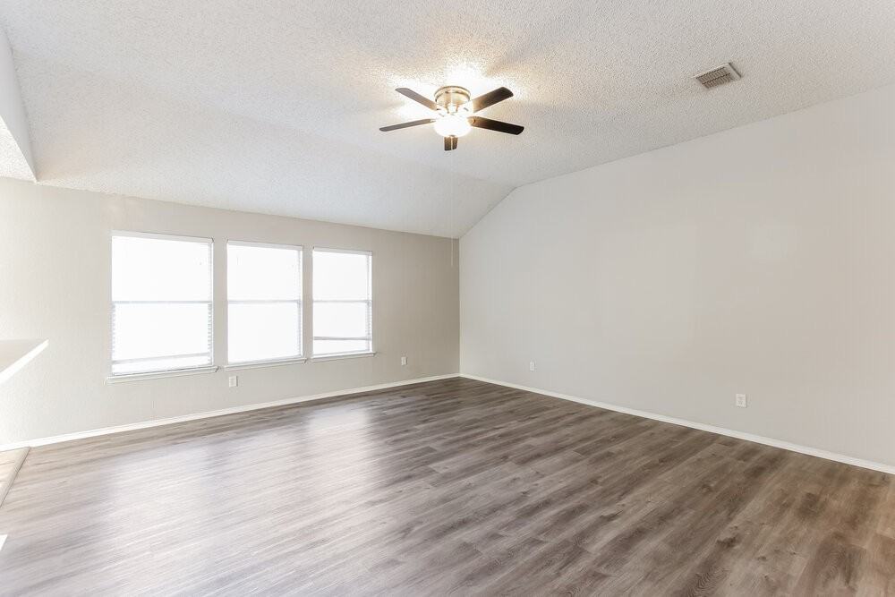 5521 Hunters Bend Ln - Photo 4 of 16