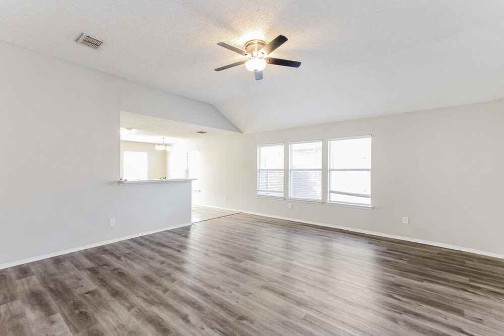 5521 Hunters Bend Ln - Photo 5 of 16