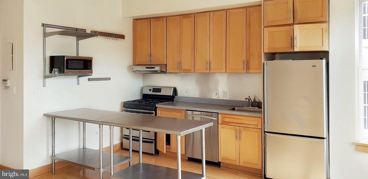 326 8th St Ne #302 - Photo 2 of 11