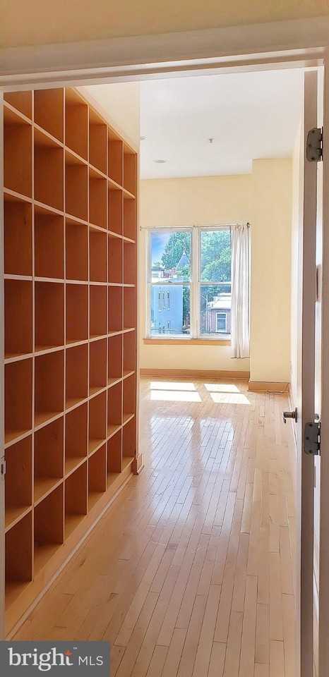 326 8th St Ne #302 - Photo 3 of 11
