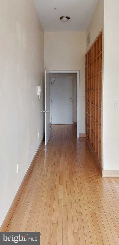 326 8th St Ne #302 - Photo 5 of 11