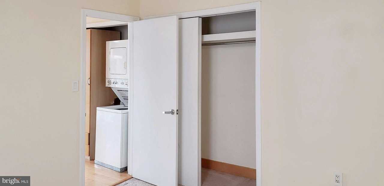 326 8th St Ne #302 - Photo 6 of 11