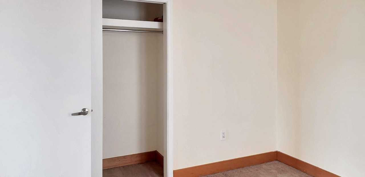 326 8th St Ne #302 - Photo 7 of 11